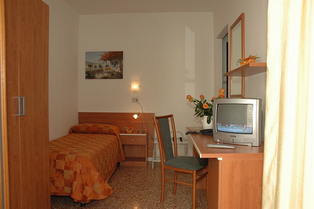 Hotel Adria Lignano Sabbiadoro Exterior photo